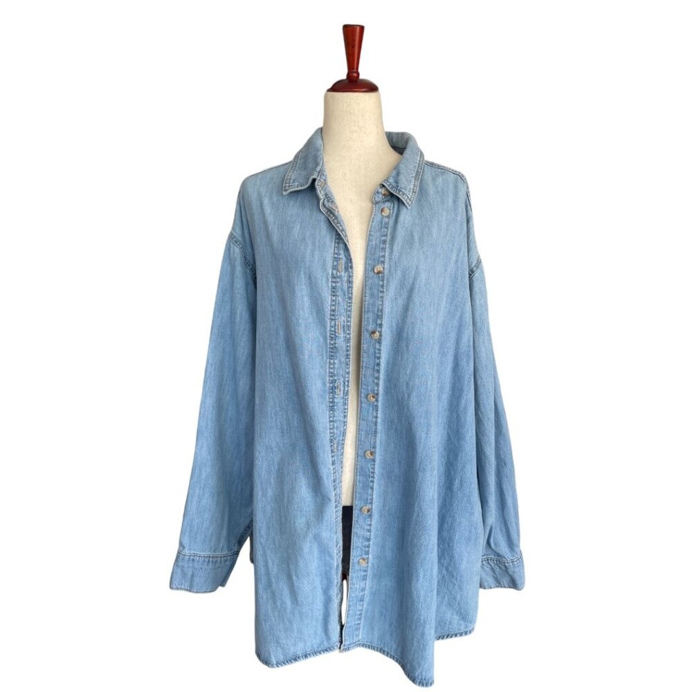 ASOS DESIGN Curve minimal denim shirt in lightwash blue Women Size XL 16…